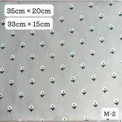グレーの小花柄 コットン生地 M-2