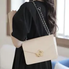 MARY QUANT アクセントメタルデイジー ショルダーバッグ アイボリー