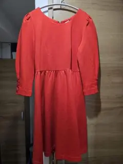 赤いひざ丈ワンピース シュープリーム・ララ(Supreme.La. La.）