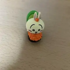 ちいかわ　うさぎ　ガチャガチャ　マスコット　いくら