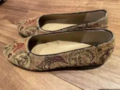 クラシックかわいい柄のパンプス