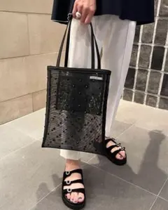 【新品タグ付き】ユナイテッドアローズ 美脚 タック テーパードパンツ ポンチ 白