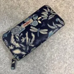 Cath Kidston ラウンドファスナー長財布 ネイビーのサムネイル
