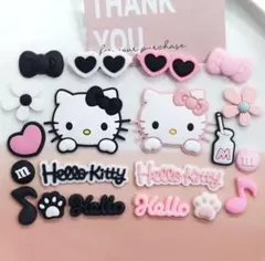 新品 未使用 Hello Kitty ジビッツ　クロックス　24個セットのサムネイル