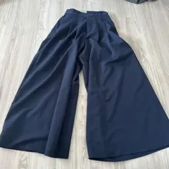 GU ワイドパンツ　紺色
