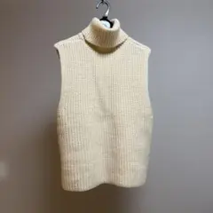 ノースリーブタートルネックニット クリーム色