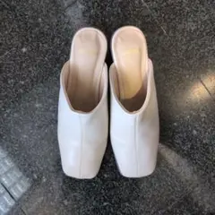 satosh ホワイトレザー ミュール 中ヒールのサムネイル
