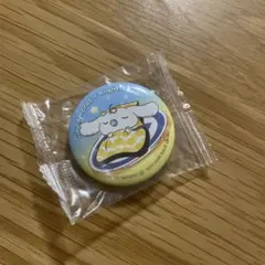 シナモン×くら寿司　びっくらポン　みるく　缶バッチ