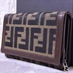 【極美品】FENDI 折り財布 ズッカ キャンバスレザー ブラウン レディースのサムネイル