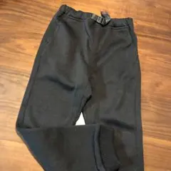 グラミチブラックスウェットパンツ ウエスト調整可能サイズは、130です。