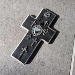 Mexico十字架　コラソンのウッドクロス　壁掛け飾り　オブジェ　モノトーン