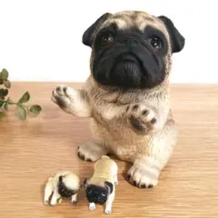 パグの置物とミニチュアフィギュアのサムネイル