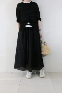 ポケ付きシアーカーデ×カットソー×スカートコーデ