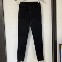 GUESSスキニーデニム ブラック