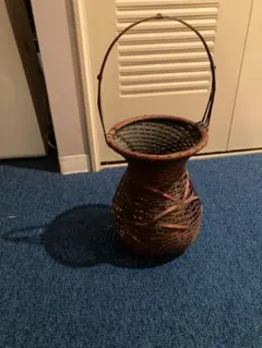 竹製 手編みの籠花入れ