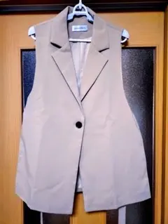 ベージュ ベスト シングルボタン
