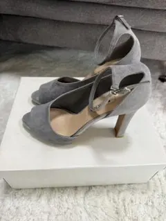 DIANA グレー スエード ハイヒール