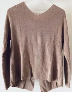 earth music&ecology ピンクベージュ ニット　Vネック　F