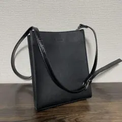 レザーショルダーバッグ