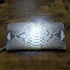 美品】アイソラ isola ダイヤモンドパイソン 長財布 ラウンド