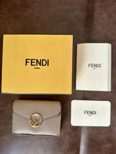FENDI 三つ折り財布 ホワイト ゴールド金具 - メルカリ