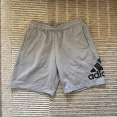 adidas グレー ショートパンツ