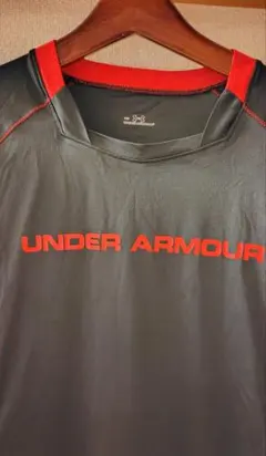 UNDER ARMOUR トレーニングシャツのサムネイル
