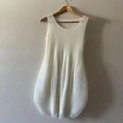 美品　PLEATS PLEASE ISSEY MIYAKE ノースリーブのサムネイル