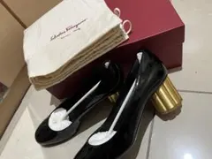 フェラガモ　黒パンプス24.5