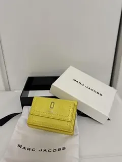 新品】MARC JACOBS 二つ折り財布 イエロー/グレー - メルカリ