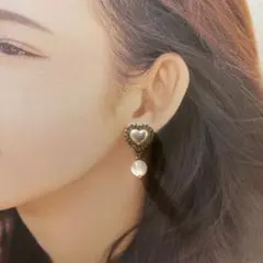 ハート型パールとストーン装飾とキャッツアイビーズピアス