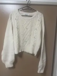 アイボリー ケーブルニットセーター