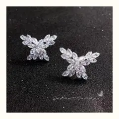 クリスタル花デザインピアス