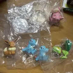 ポケモン　しっぽみてみて　フィギュア3 イーブイ　ワニノコ　キモリ　ヤドン