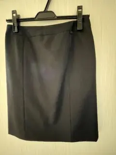 ブラック （ストライプ入り）タイトスカート 裏地付き　ひざ丈M・9〜11号