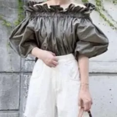 cygne シーニュ フリルギャザーオフショルブラウス Liliane - メルカリ