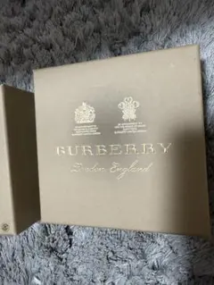 Burberry 空箱のサムネイル