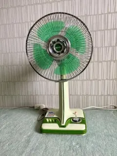 昭和レトロ　TOSHIBA スタンド型扇風機 メタリックブレード 昭和レトロ TOSHIBA スタンド型扇風機 メタリックブレード 昭和レトロ