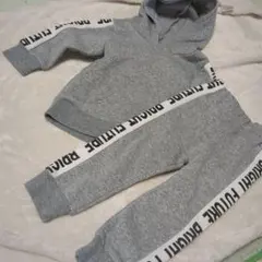 グレー　セットアップ　西松屋　90センチ　90サイズ　裏起毛　パーカー