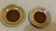 レトロ風　茶色とベージュの小皿　2枚セットのサムネイル