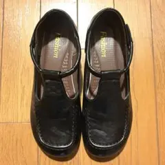 tストラップシューズ