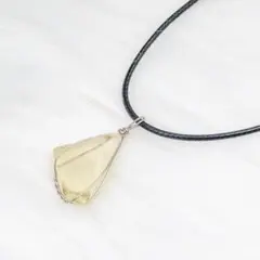 【鑑定済】リビアングラス ペンダントトップ 3g前後 本物保証 紐付　/561