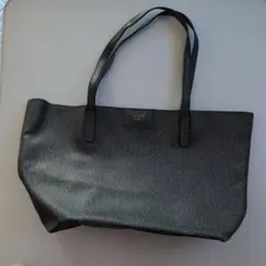 GUESS 1981 トートバッグ ブラック ロゴ総柄【美品】お値下げのサムネイル