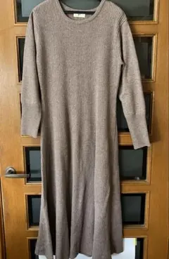 ビームスハート　ベージュ　ニットワンピース