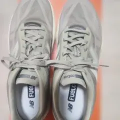 New Balance FuelCell ランニングシューズ グレー