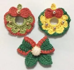 ハンドメイドクリスマスミニリースとリボンのブローチモチーフオーナメントレース編み
