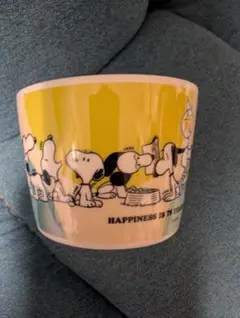 ファミマ限定　『PEANUTS』コミック誕生75周年　デザイン　スヌーピーマグ