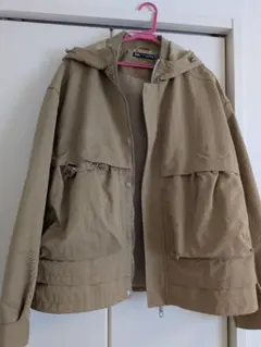 ZARA ベージュ マウンテンパーカー フード付きのサムネイル