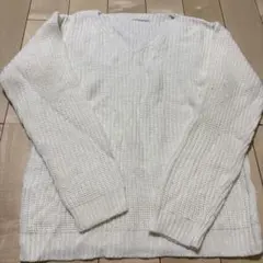 ホワイト Vネック ニットセーター 長袖　Mサイズ