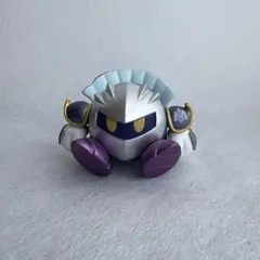 座る 星のカービィ　メタナイト